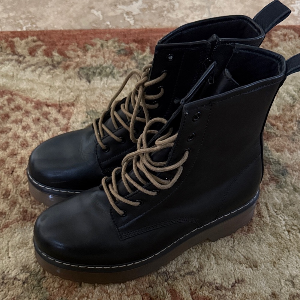 Roolee Black Lace-Up Women's Boots! New without box!